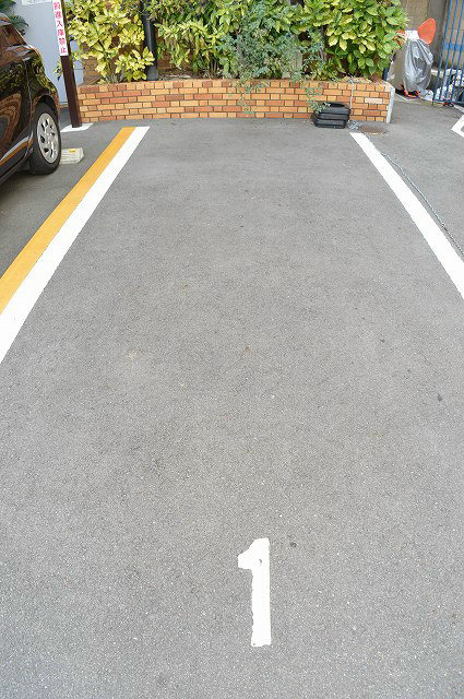 シティハイツ三条 駐車場