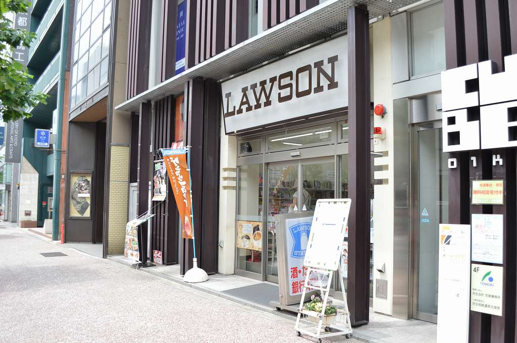 アスヴェル京都三条通 コンビニ