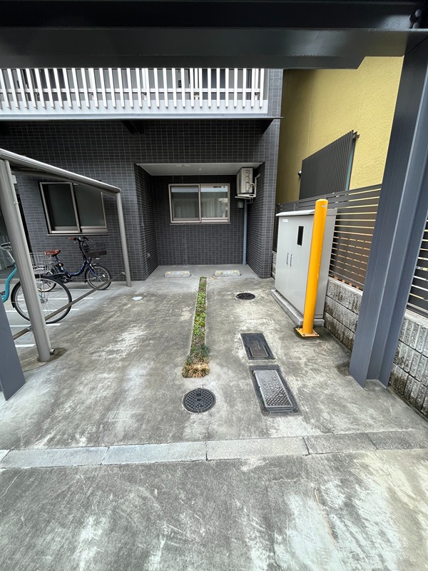 LOTUS GRANDE MARUTAMACHI 駐車場