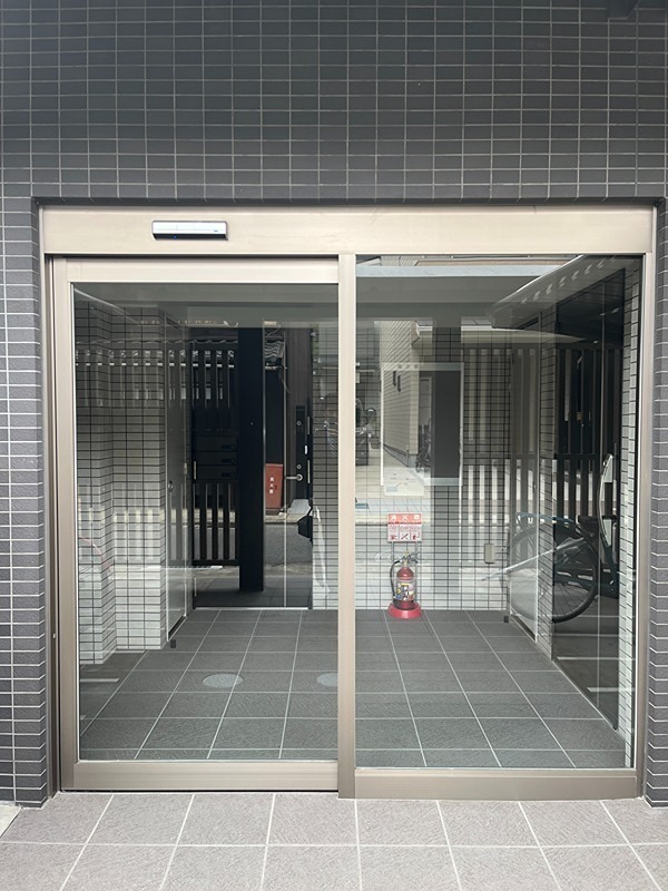 LOTUS GRANDE MARUTAMACHI エントランス