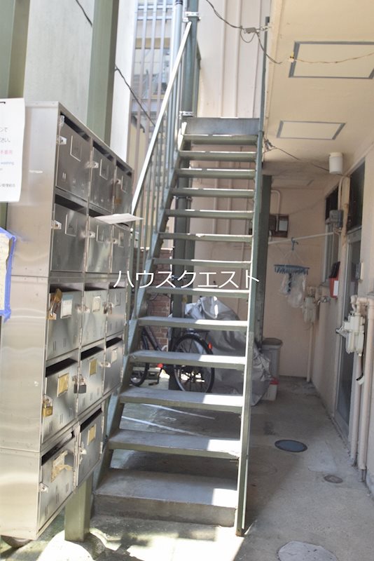 ヤングマンション エントランス