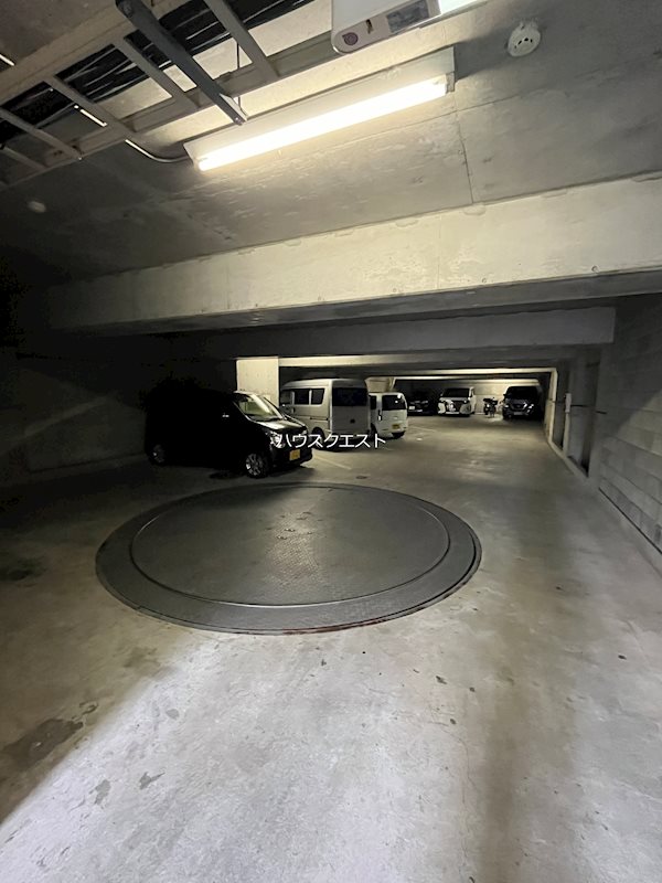丸共ビル 駐車場