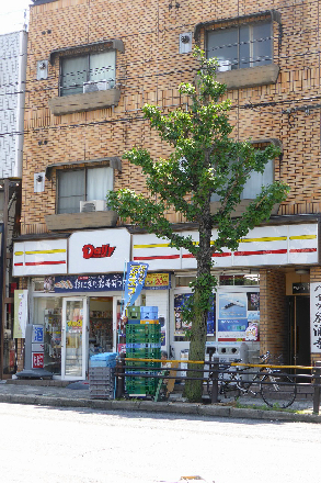 エグゼ東山 コンビニ