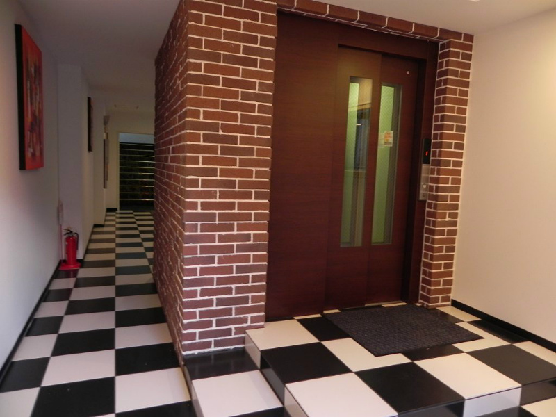 M＆M's apartment エントランス