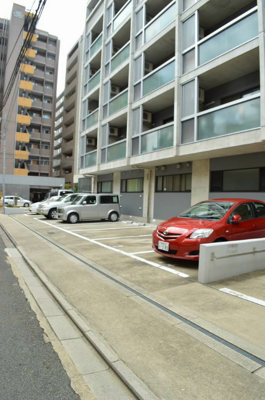エテルノポッソ 駐車場