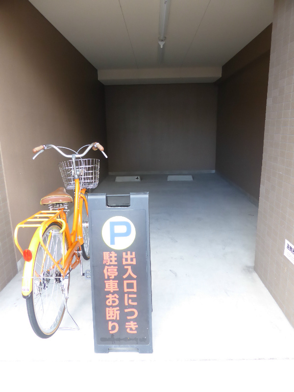 KDXレジデンス西大路 駐車場