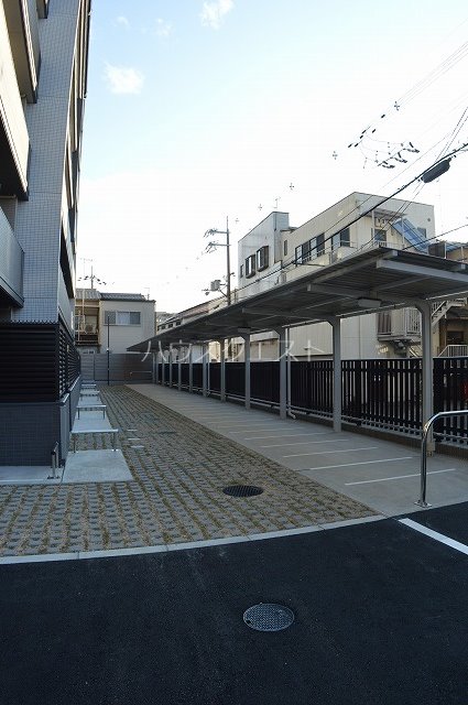 プレデコート西京極 駐車場