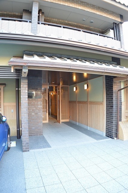 ラトゥール二条御所南 エントランス