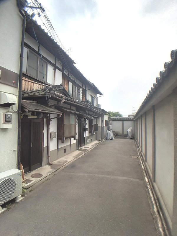 東山二条貸家　西側 その他
