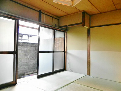 東山二条貸家　西側 リビング