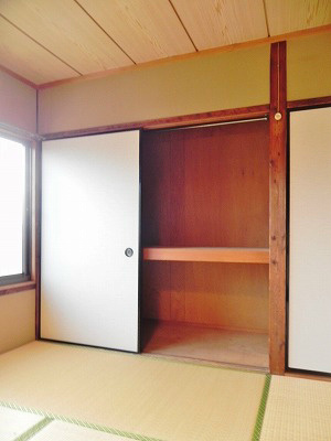 東山二条貸家　西側 収納