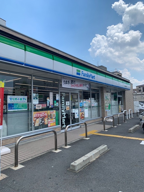 アヴォンリー コンビニ