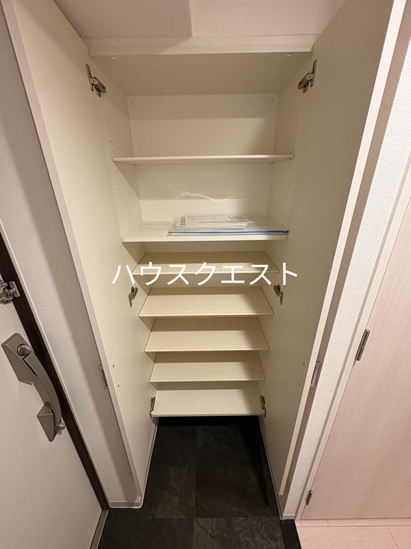 ソルテラス京都西院 STATION SIDE 収納