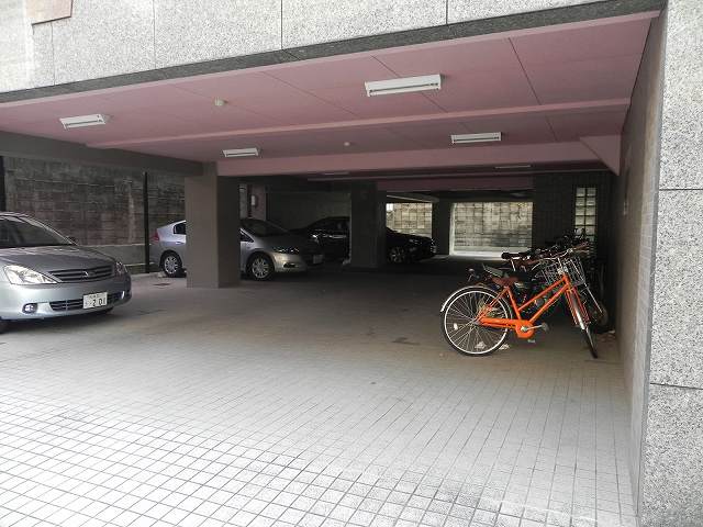 アルファープライズ５ 駐車場