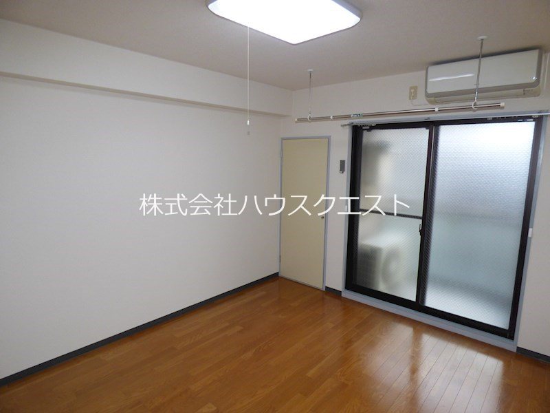 ピュアー紙屋川 リビング