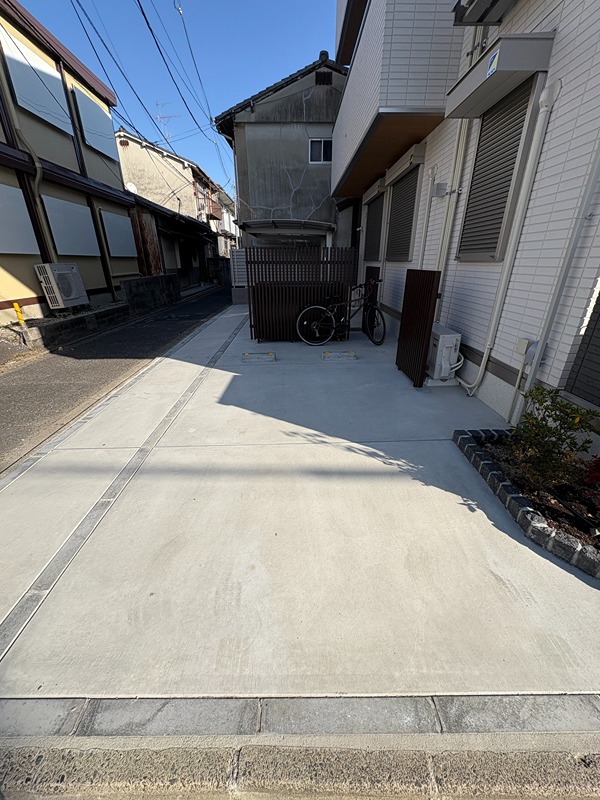 エンラージ西院 駐車場