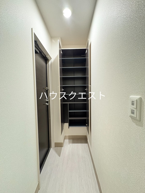 エンラージ西院 玄関