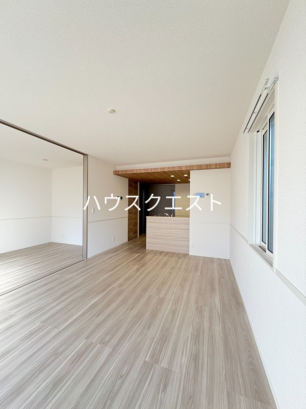 エンラージ西院 リビング