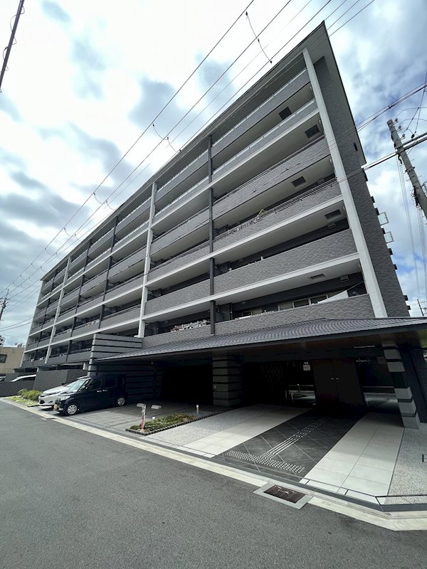 プレサンスロジェ京都西大路 外観