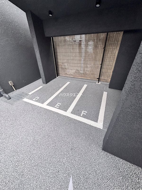 アドバンス京都烏丸町 駐車場