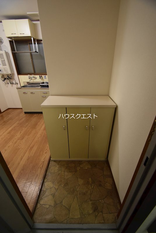 ロータスクラタ 玄関