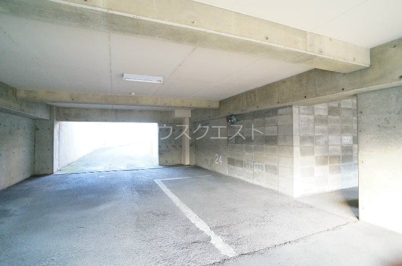 ネオグランドール伏見 駐車場