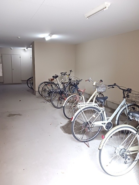 サザン京央 駐車場