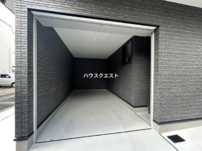 ヌヴェールハウス東棟 駐車場