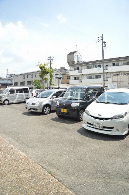 エスパシオ石田 駐車場
