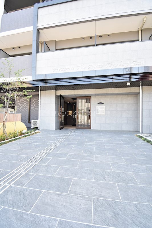 プレサンスＴＨＥ　ＫＹＯＴＯ　東福寺　ＥＡＳＴ エントランス