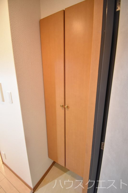 メディナ三条室町 玄関