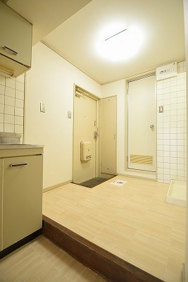 シャンボール今出川 玄関