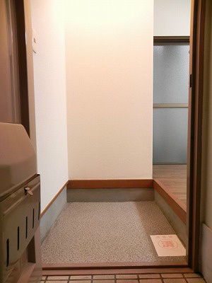 ハイツ村岡 玄関