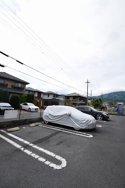 ビリーブ・F 駐車場