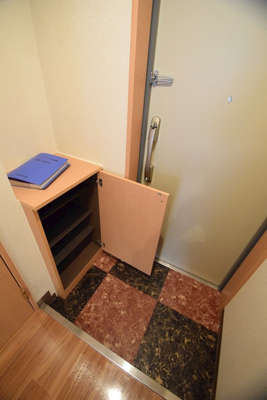 ウィステリア壱番館 玄関