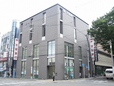 御所西ロイヤルプラザ 銀行