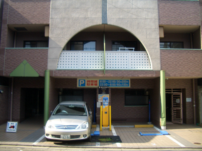 アール河原町 駐車場