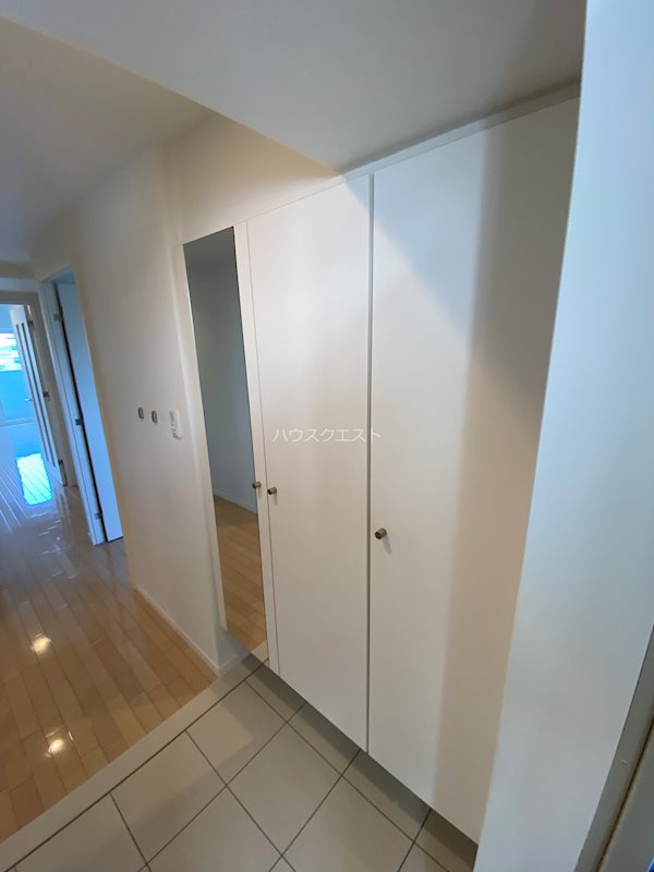 リヴェール綾堀川 玄関