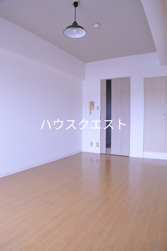 アクシルコート京都二条イースト リビング