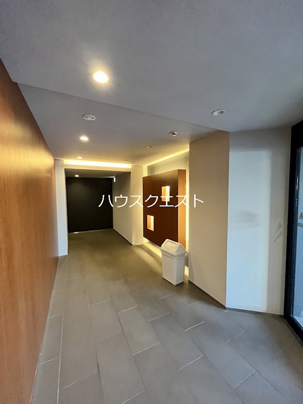 ファーストフィオーレ京都西京極 エントランス