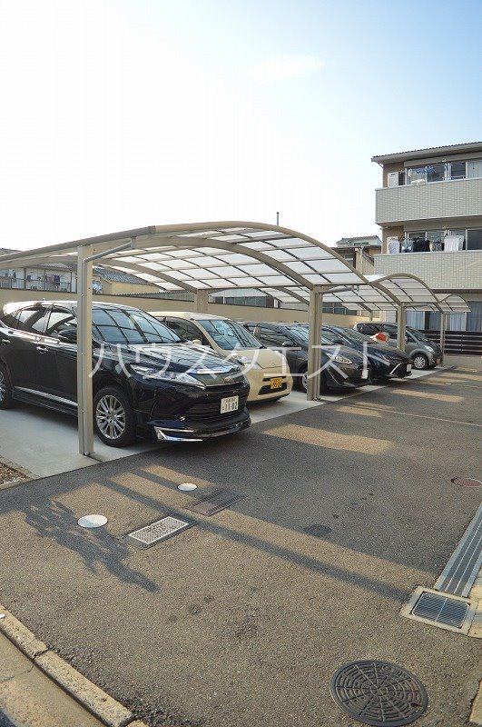 アビタシオン西院 駐車場