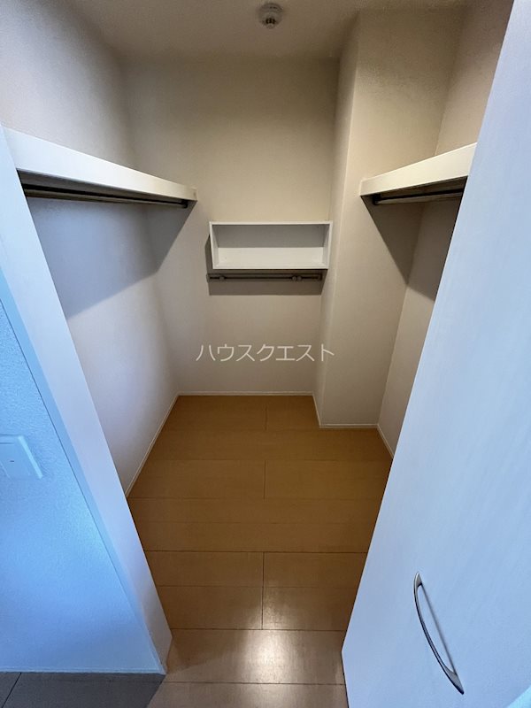 グランシャリオ西院 収納