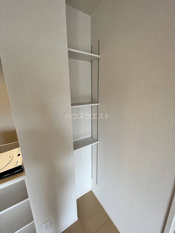 グランシャリオ西院 収納