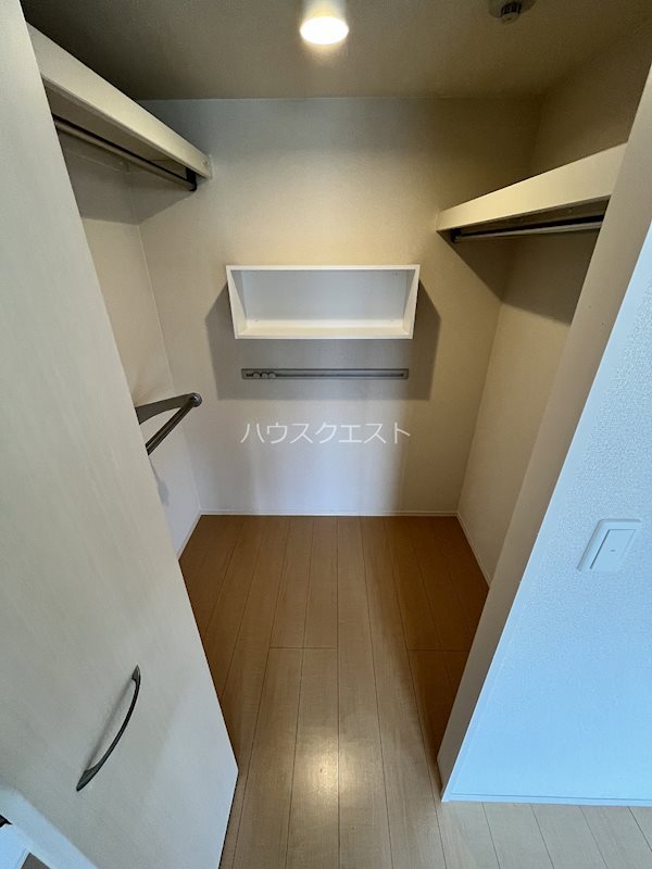 グランシャリオ西院 収納