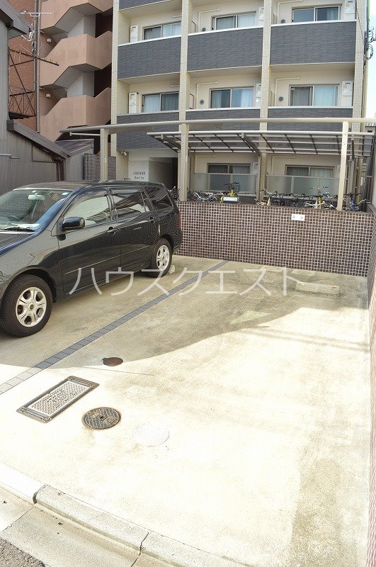 クレドール西院 駐車場