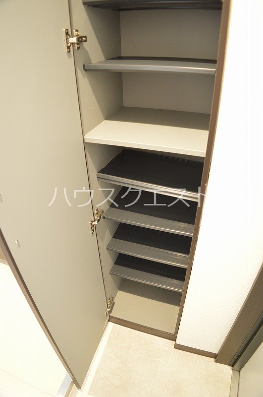 クレドール西院 玄関