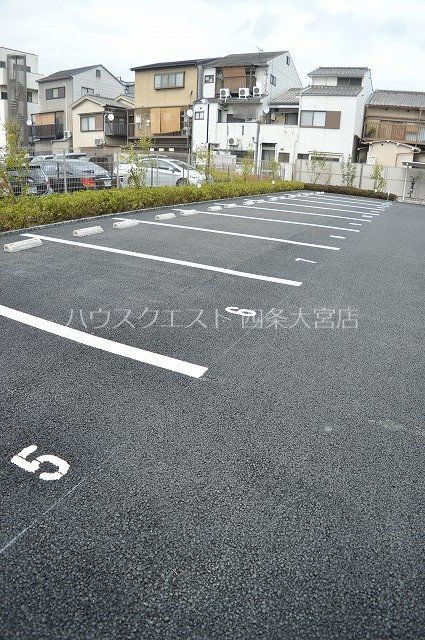 エスリード京都梅小路 駐車場