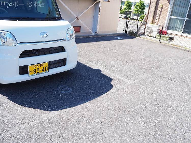 エミネンスコート 駐車場
