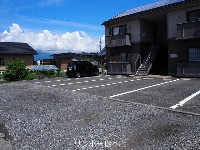 ディアス美野 駐車場