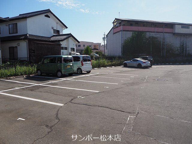 ハイランドタウン　D棟  駐車場